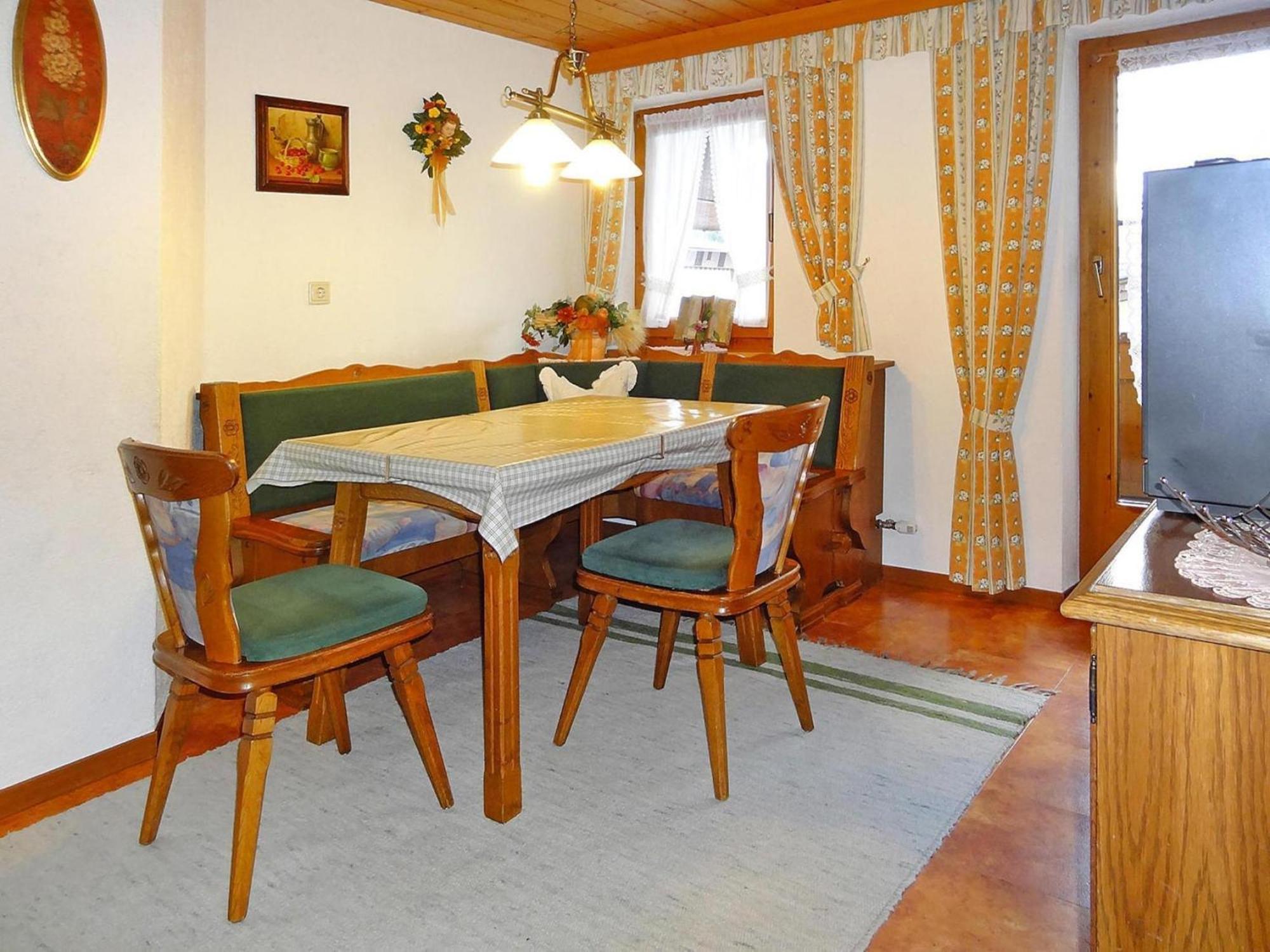 Apartment In F Gen With Parking Space Fügen Eksteriør billede